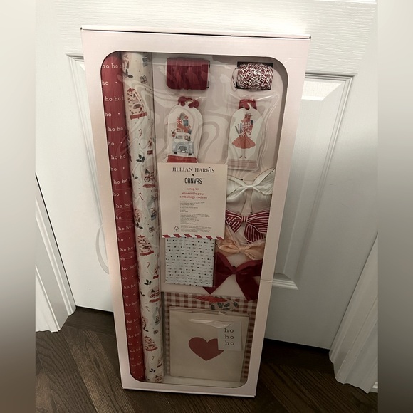 Limited Edition Jillian Harris x Canvas Holiday Wrapping Kit - Picture 1 of 2